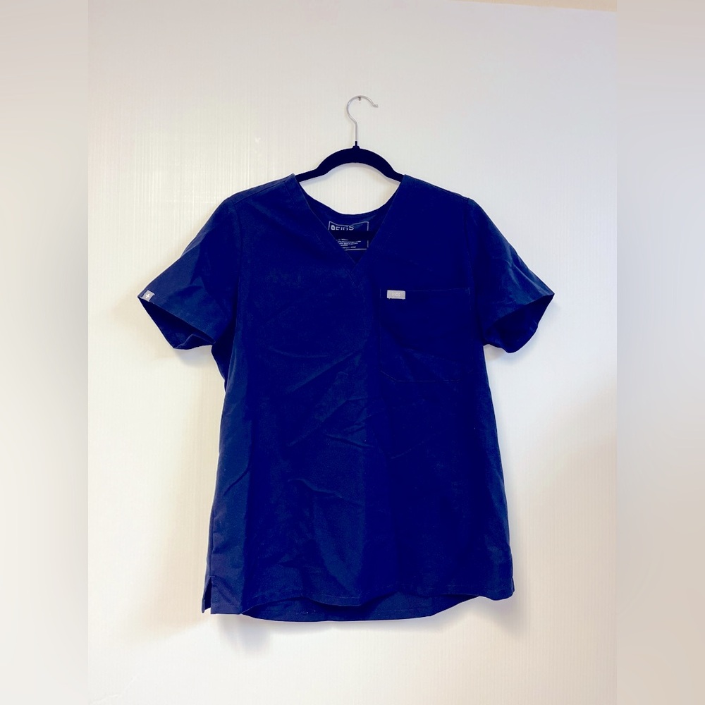 FIGS Catarina One-Pocket Scrub Top – Navy Blue, Women’s Size M